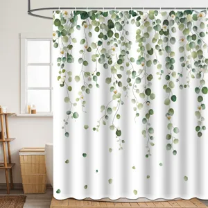 Detail de rideau de douche avec motif de feuilles d'eucalyptus et tissu polyester etanche.
