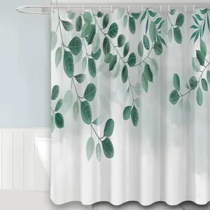 Vue détaillée du rideau de douche imperméable en polyester avec des feuilles d'eucalyptus.