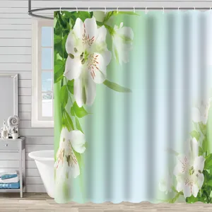 Vue détaillée du rideau de douche en polyester imperméable avec élégant imprimé floral blanc.