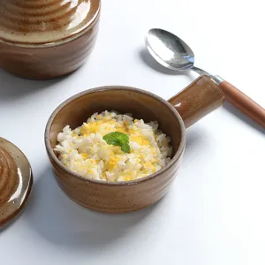Japanse retro keramische soepkom met zijhandvat en deksel, rustiek servies voor thuis.