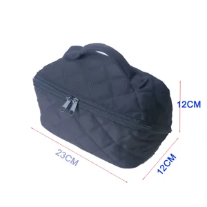 Sac de cosmetique matelasse noir avec poignee, grand sac de rangement de maquillage portable.
