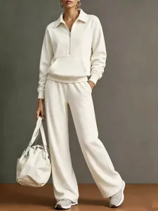 Comodo set con felpa mezza zip e pantaloni ampi da donna in elegante colore bianco sporco.
