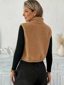 Vue dos gilet polaire femme revers camel, look mode hivernal douillet et duveteux.