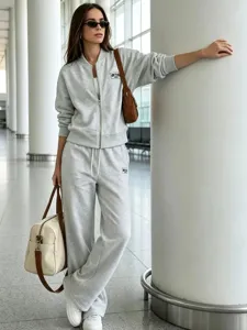 Women's casual grey zip-up hoodie and sweatpants set, comfortable autumn daily tracksuit outfit.
