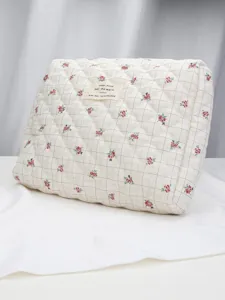 Quilted floral cosmetic bag, large capacity portable storage pouch with cute design, daily use.