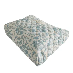 Quilted floral cosmetic bag, large capacity portable makeup storage pouch for travel and daily use
