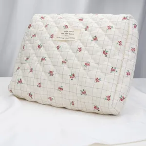 Quilted floral cosmetic bag detail, large capacity storage pouch with cute grid pattern.