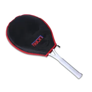 TennisSchläger Schutzhülle und Trainingswiderstandshülle im robusten schwarzen Design.