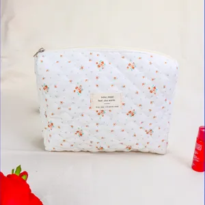 Quilted floral cosmetic bag for women, portable zipper makeup storage pouch with sweet design.
