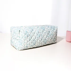 Quilted floral cosmetic bag, portable large capacity zipper storage pouch for beauty tools.