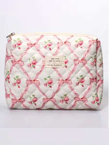 Deliziosa borsa per cosmetici trapuntata con nastro rosa e rose, comoda pochette con cerniera.