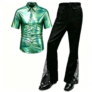 Tenue de performance disco rétro pour hommes, chemise verte métallique et pantalon patte d'eph.