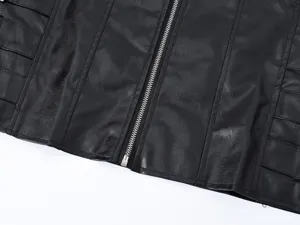 Detalle chaleco de cuero sintético hombre cierre cremallera metálica negro estilo moto