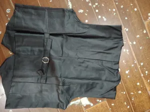 Elegante gilet in pelle nera da uomo, panciotto casual da lavoro con cinghia regolabile.