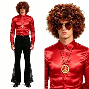Disfraz de disco de los años 70 para hombre con camisa de satén rojo y pantalón de campana.