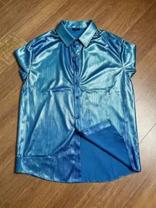 Chemise homme manches courtes brillante métallisée style disco fête spectacle scène haut top