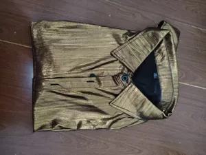Chemise disco a manches longues metallique doree pour homme fete vintage sur scene