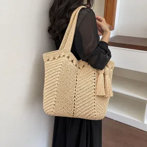 Gewebte Stroh-Damentasche, große Umhängetasche Strandtasche mit Quaste schickem Design.