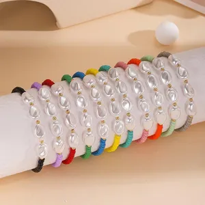 Bracelet de perles coloré d'été, perles de rocaille élégantes avec perles blanches.