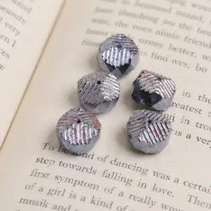 Perline ovali sfaccettate in vetro ceco vintage per la creazione di bracciali e collane.