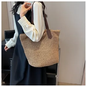 Woven straw shoulder bag for women, large capacity tote handbag for summer beach vacation.