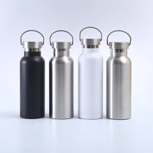 Dettaglio borraccia acciaio inossidabile, thermos isolato manico metallo, colori vari.