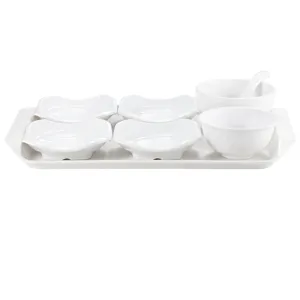 Set de vaisselle en mélamine blanche avec plateau, quatre assiettes, deux bols et cuillère