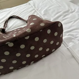 Bolso tote de ante marrón con lunares detalle, gran capacidad bolso de hombro informal para diario.