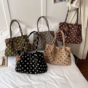 Bolso tote grande de lunares, bolso de hombro informal y estético para mujer chic.