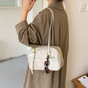 Korean vintage leather Boston shoulder bag with chic metal buckle and charming daily strap design.