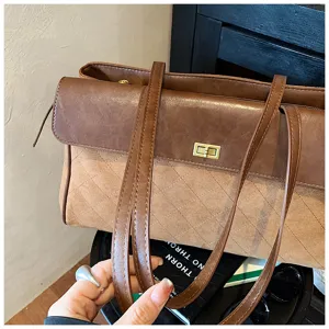 Borsa a tracolla trapuntata retrò da donna, elegante borsa marrone con patta in pelle e chiusura.
