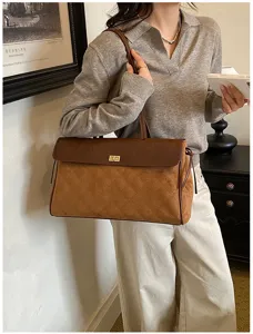 Borsa a tracolla trapuntata in stile coreano di grande capacità per uso quotidiano.