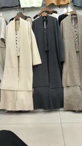 Gedetailleerd overzicht van de gebreide cardigan set voor dames, ideaal voor herfst en winter.