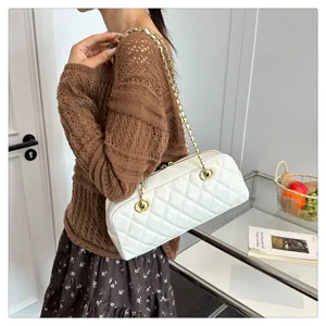Detailed view of the stylish quilted chain shoulder bag, showcasing elegant hardware and texture.