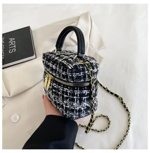 Zwarte witte tweed schoudertas met ketting modieuze kleine vierkante handtas elegante stijl