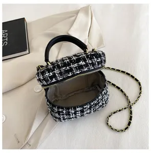 Zwarte witte tweed ketting kleine schoudertas, elegante handtas crossbody tas voor dames.