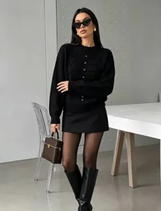 Damen schwarzer Strickpullover mit Knöpfen Dekoration Langarm modisches Pullover Top
