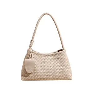 Schicke beigefarbene gewebte Achseltasche für Damen, minimalistische Schultertasche mit Griff.
