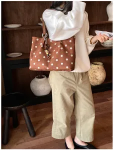 Brown polka dot tote bag for women, large capacity shoulder bag, stylish casual daily commute.
