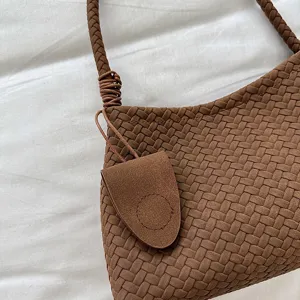 Braune gewebte Achseltasche, minimalistische Kunstleder Schultertasche mit geflochtenem Griff.