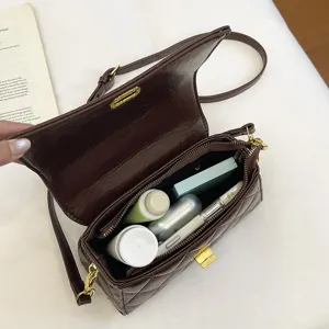 Borsa a tracolla trapuntata marrone retro borsa a scatola minimalista elegante pelle PU dettaglio