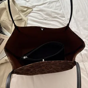 Retro leopard print large capacity tote bag with inner pouch, casual commuter shoulder bag.