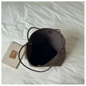 Minimalist dark brown tote bag detail, large capacity casual handbag with slim handles.