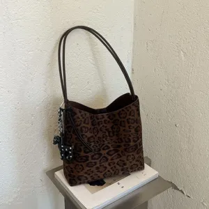 Chic leopard print suede bucket bag for women, retro casual everyday top handle handbag.