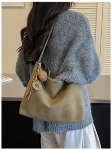 Chic minimalist large capacity retro shoulder bag versatile tote bag elegant daily commute handbag