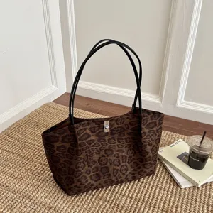 Korean style retro leopard print tote bag with double black handles, large capacity casual chic.