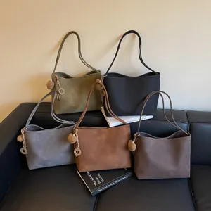 Minimalist large capacity vintage tote bag for women daily commute chic shoulder bag