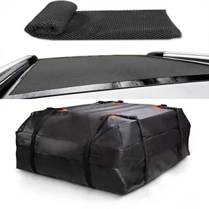 Detail van de autodakbagagetas met waterdicht materiaal en antislipmat voor voertuigen.