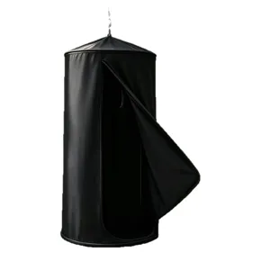 Tente de douche portable et suspendue noire pour camping et voyages en plein air.