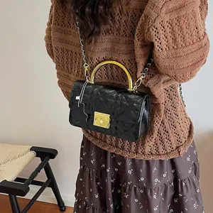 Schwarze gesteppte Umhängetasche mit goldenem Griff und Kettengurt für Damen vintage